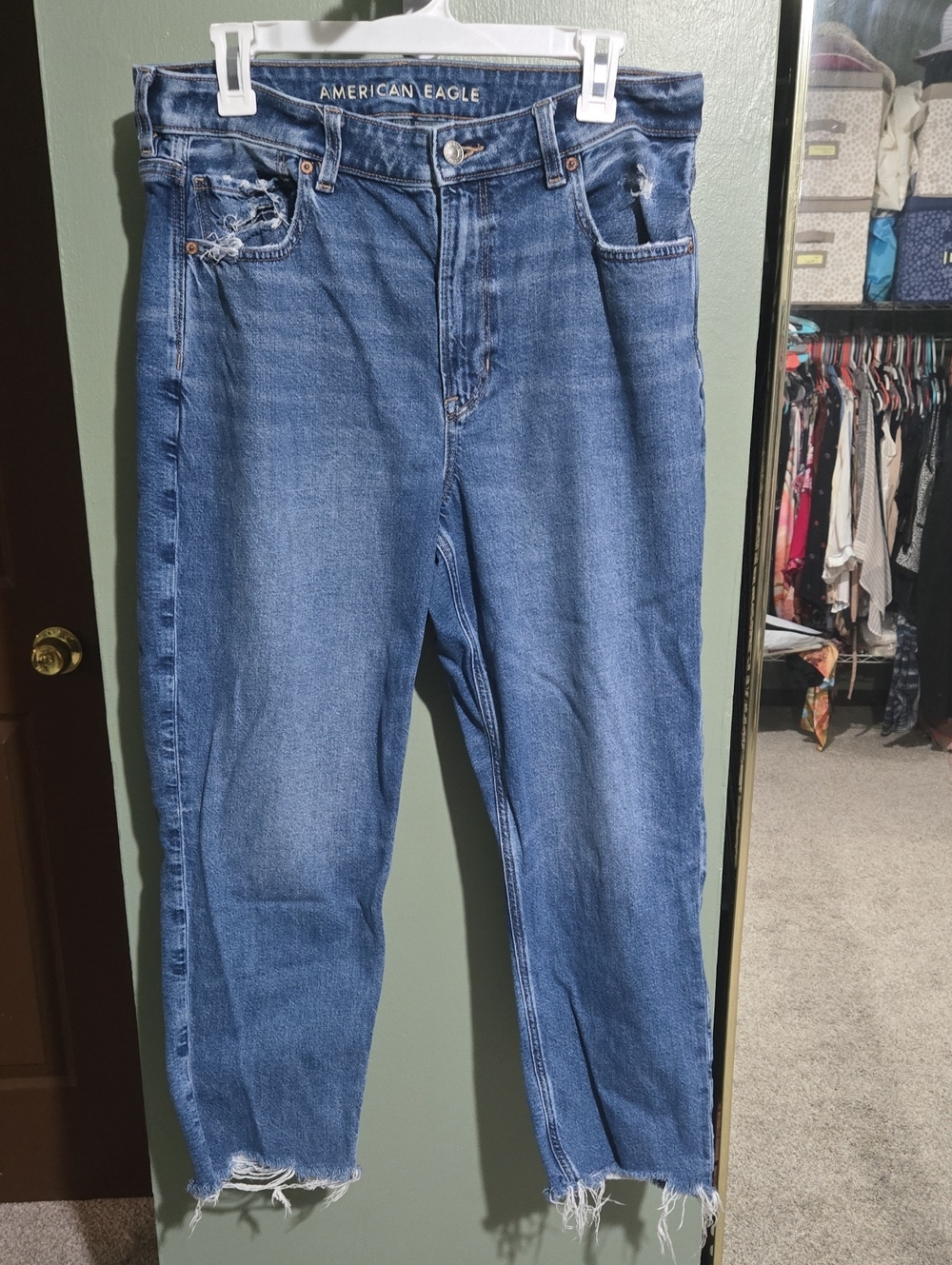 American Eagle Mom Jeas X-short Distressed High-Rise Jeans